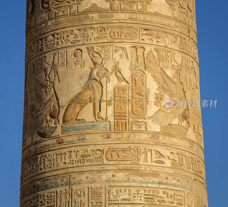 古埃及象形文字在Kom Ombo神庙的墙上，在Edfu，埃及